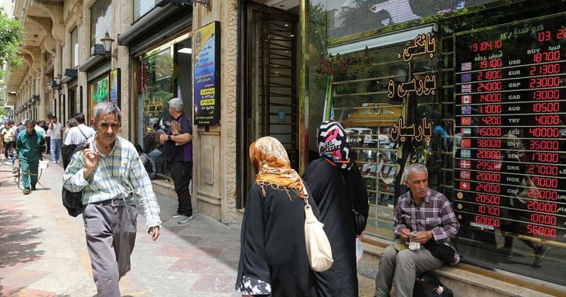 بزشكيان يقر بـ'صعوبات' داخلية وقائد الجيش الباكستاني يصل طهران وسط ضغوط أمريكية