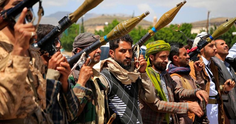 تصعيد عسكري في اليمن: الحوثيون يستهدفون مصفاة أرامكو ومجلس الأمن يحذر من الانزلاق لنزاع إقليمي