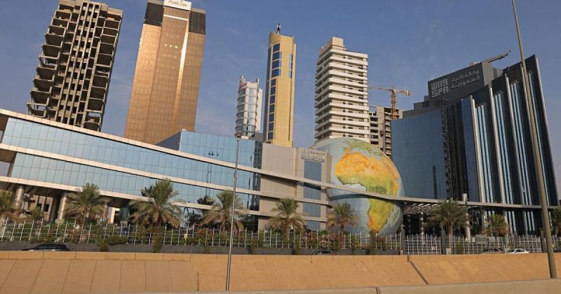 ارتفاع وفيات هجوم مطار الرياض إلى 13 وتصعيد حوثي يستهدف منشآت طاقة سعودية