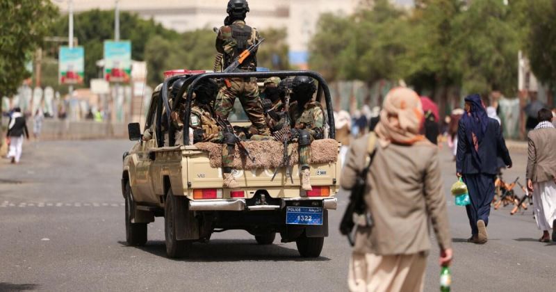 تصعيد عسكري دامٍ في مأرب: عشرات القتلى والجرحى في هجمات حوثية واسعة