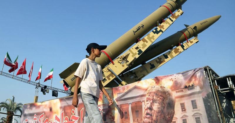 طهران ومسقط تقتربان من اتفاق حول مسار بحري جديد في مضيق هرمز
