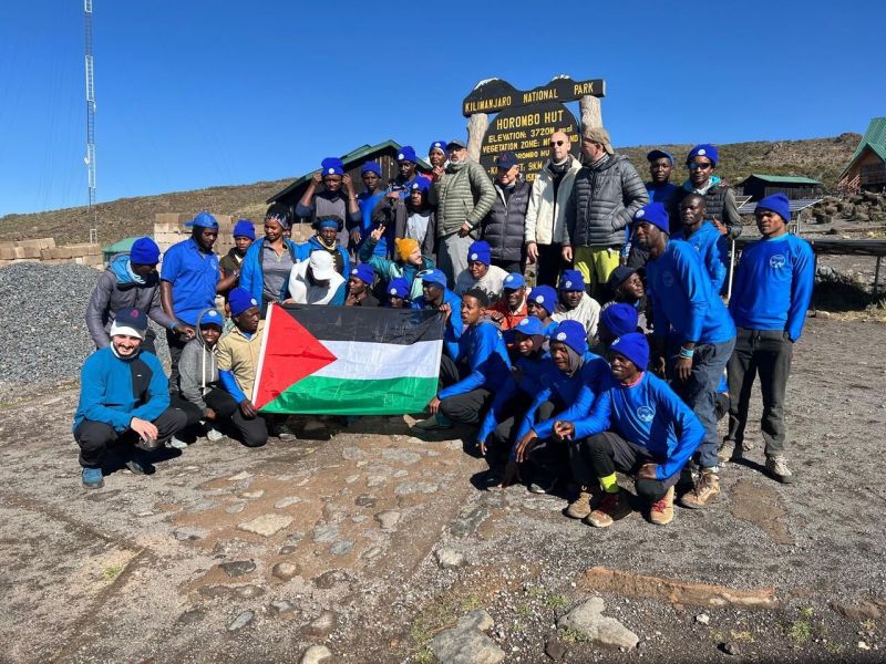 مجموعة بنك فلسطين تدعم مبادرة تسلق جبل كليمنجارو لحشد التمويل لرعاية 20 ألف يتيم في غزة