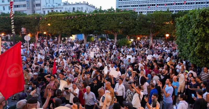 تونس: محكمة التعقيب تنظر في قضية 'التآمر' وسط احتجاجات وتحذيرات حقوقية من أوضاع السجون