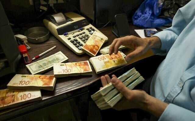 أزمة القطاع المصرفي..تهدئة مؤقتة للعلاقة مع البنوك الإسرائيلية