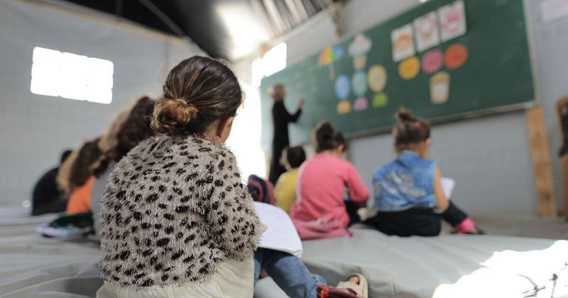 الأمم المتحدة تحذر: 5.8 مليون طفل لاجئ خارج المدارس بسبب أزمة التمويل