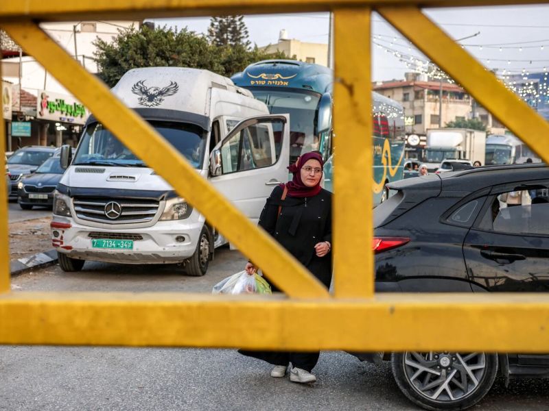 حواجز الاحتلال في نابلس.. حصار خانق يحول حياة الفلسطينيين إلى جحيم يومي