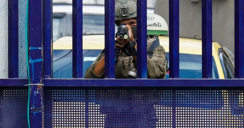 الاحتلال يقتحم مؤسسات حقوقية في رام الله ويحاصر مجمع فلسطين الطبي