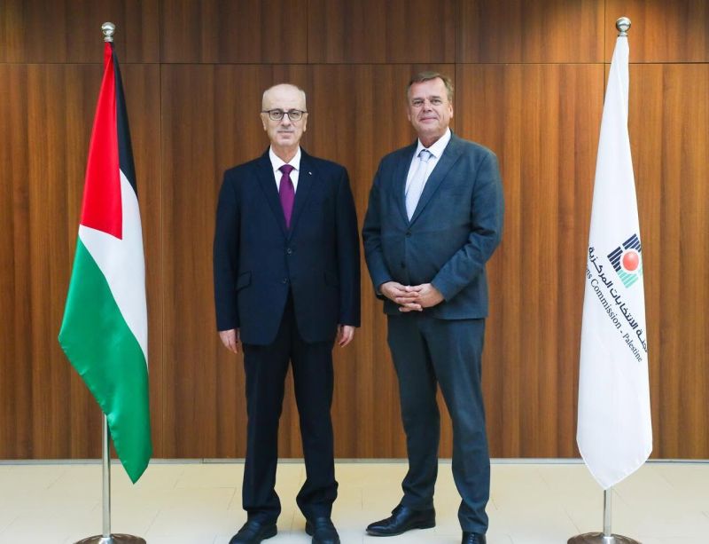 خلال استقبال ممثلها لدى فلسطين...الحمد الله يثمن دعم هولندا للعملية الديمقراطية الفلسطينية