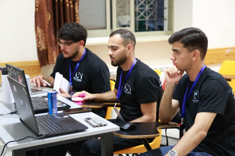 طلبة جامعة القدس يحققون نتائج لافتة في هاكاثون «تحديات عينك 2026»