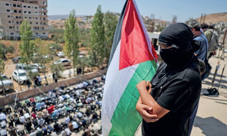 قناصة الاحتلال يغتالون طالباً وطفلاً في المغير تحت ذريعة 'حماية الأغنام'