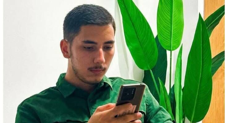 تفوق بطعم الدم.. الشهيد يحيى نسمان يحصد 96.6% في الثانوية العامة بعد إبادة عائلته