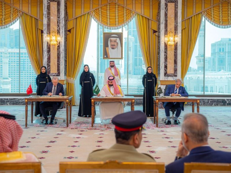 اتفاق مكة… السعودية تعيد رسم تحالفاتها وتفتح باباً لنظام إقليمي بعيداً عن الهيمنة الأميركية