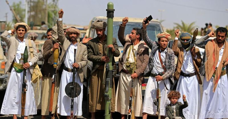 تصعيد عسكري واسع في اليمن والعليمي يخير الحوثيين بين السلاح أو العمل السياسي