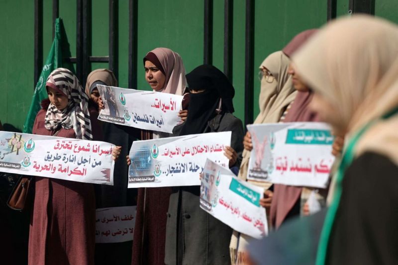 تعذيب وتجويع وانتهاكات جسيمة.. صرخة حقوقية لإنقاذ 90 أسيرة في سجون الاحتلال