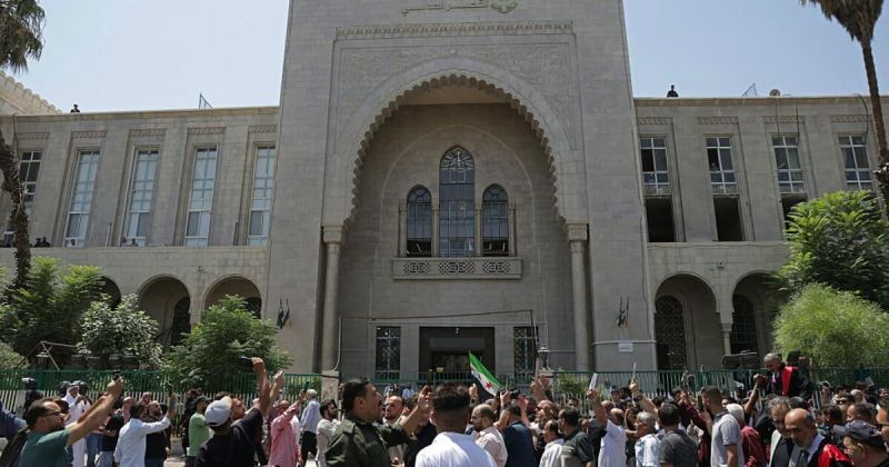 أحكام بإعدام بشار وماهر الأسد وعاطف نجيب: احتفالات شعبية تعم المدن السورية
