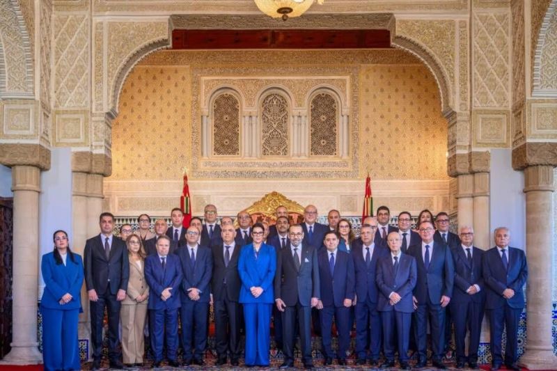 العاهل المغربي يعتمد تشكيلة حكومة المنصوري: استمرارية في السيادة وتغييرات اقتصادية