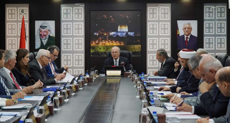 تحذيرات حكومية من انهيار المنظومة الإغاثية جراء وقف المساعدات عن نصف مليون فلسطيني في غزة