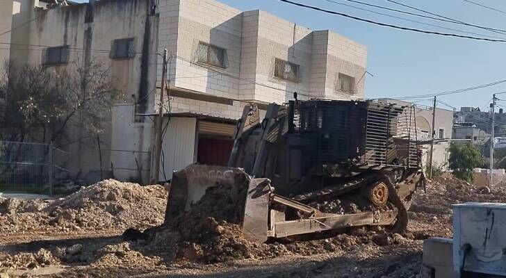 الاحتلال يهجر سكان 'جبل الصالحين' قسراً ويشدد حصاره على مخيم نور شمس