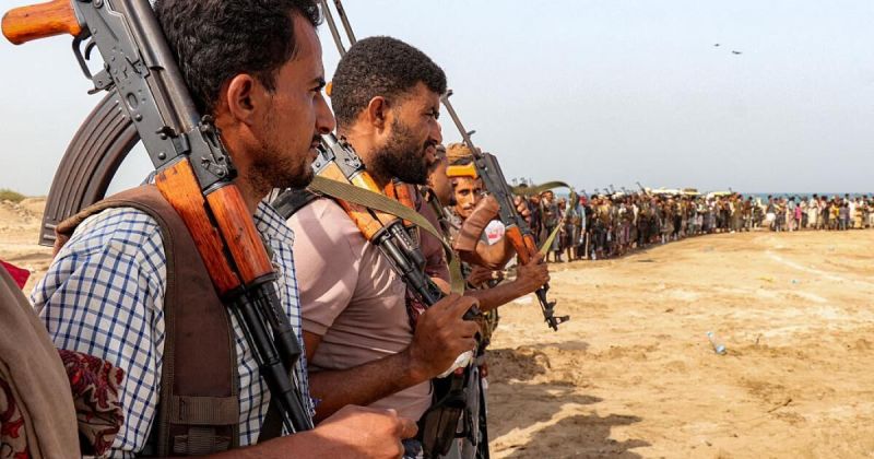 ترمب يتوعد إيران والحوثيين بـ 'عقاب عسكري كبير' إثر استهداف ناقلات نفط