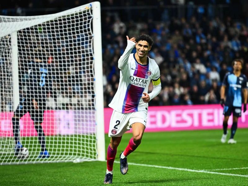 تألق مغاربي في الدوري الفرنسي: هاتريك تاريخي لحكيمي وهدف لعمورة