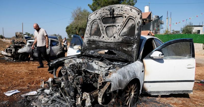 الاحتلال يهدم منزلاً في بيت لحم والمستوطنون يحرقون مركبات بنابلس وسط حملة اعتقالات واسعة
