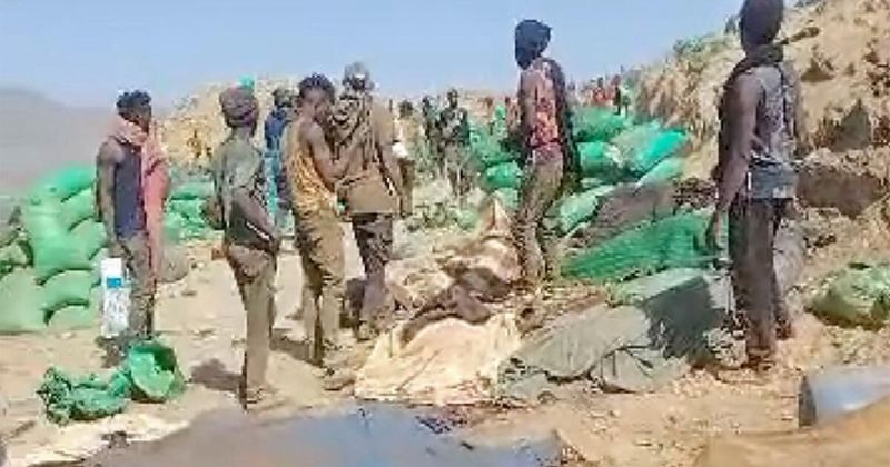 السودان يحقق في مقتل 72 عاملاً بمنجم ذهب عقب اتهامات للطيران المصري
