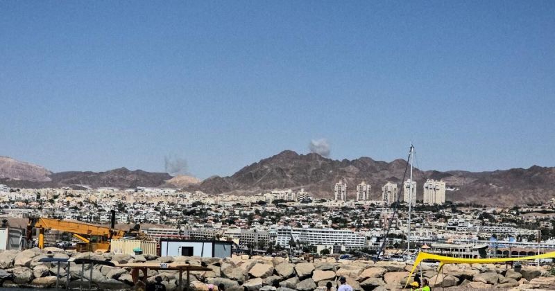 تصعيد إقليمي: إيران تستهدف العقبة وقواعد أمريكية والولايات المتحدة تقصف بوشهر