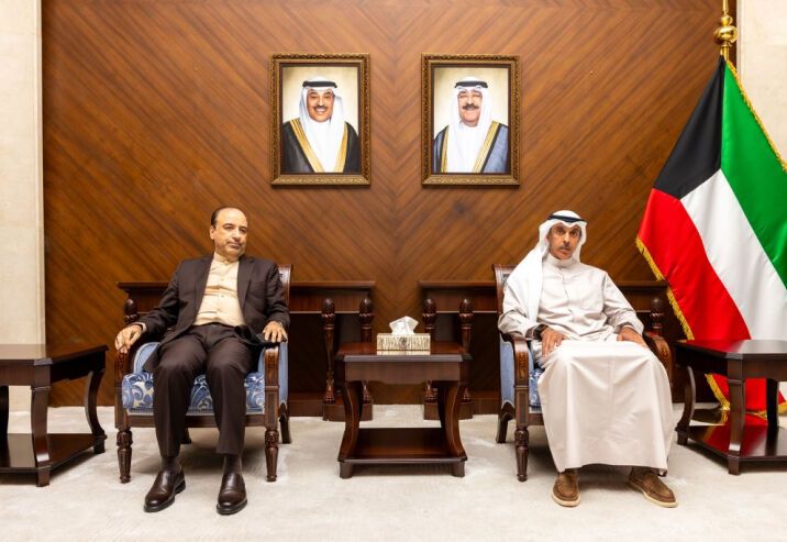 الكويت تستدعي سفير طهران احتجاجاً على استهداف ناقلة نفط وتتصدى لهجمات مسيرة