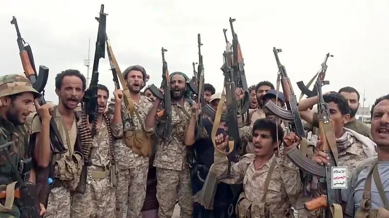 تصعيد عسكري واسع: الحوثيون يستهدفون مطارات ومنشآت نفطية في السعودية والرياض تطلق الإنذارات