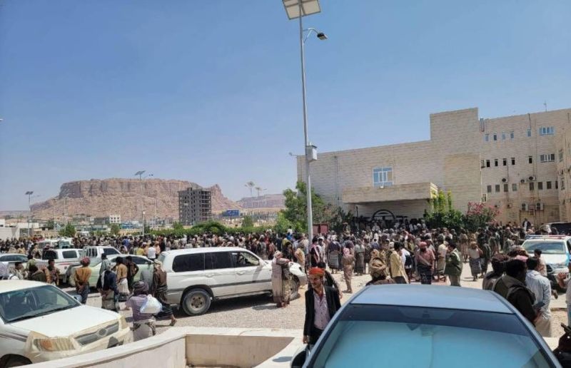20 قتيلاً وعشرات الجرحى في هجوم صاروخي استهدف معسكراً تدريبياً بشبوة