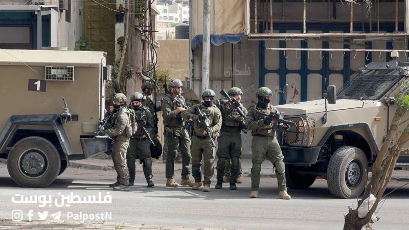 الاحتلال يغلق وسط مدينة الخليل ويفتش منازل المواطنين في قرية الطبقة