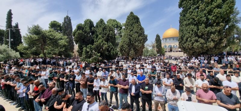 75 ألف مصل يؤدون صلاة الجمعة في المسجد الأقصى