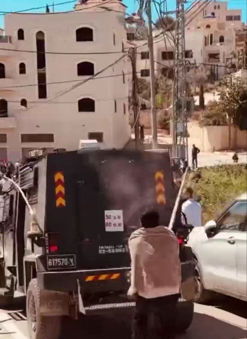 الاحتلال يهاجم موكب تشييع شهيدين ويقمع الأهالي في قرية المغير
