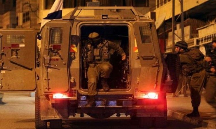 الاحتلال يقتحم مخيم العروب شمال الخليل ويعتقل 3 شبان جنوب طوباس