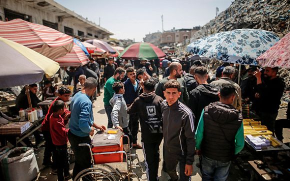 في يوم العمال العالمي.. أرقام كارثية تكشف انهيار سوق العمل في فلسطين