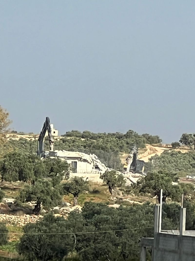 الاحتلال يهدم منزلا في القدس وآخر في رام الله