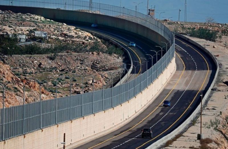 الاحتلال يسمح لعدد من مرضى من كفر عقب بالمرور عبر حاجز "الجيب"