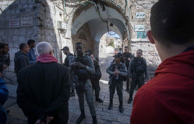 الاحتلال يعتقل مواطنين من القدس