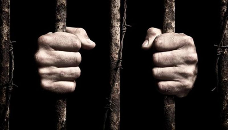 صرخة "أريد طبيبًا" تقابل بالعصا… تفشي الجرب يعمق مأساة الأسرى داخل سجن النقب
