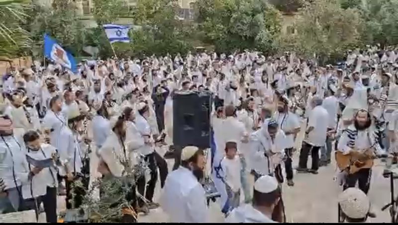 عشرات المستوطنين يقتحمون المسجد الأقصى المبارك