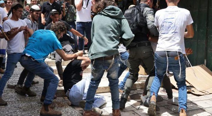 مستوطنون يعتدون على مواطن بالضرب شمال رام الله