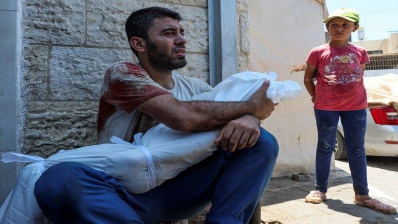 شهيدة طفلة و17 مصاباً في قصف إسرائيلي استهدف مخيماً للنازحين غرب خان يونس