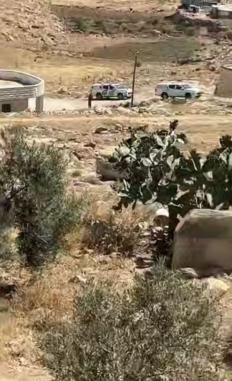الاحتلال يهدم منشأة تجارية ومنزلاً في القدس ويخطر بهدم منازل جنوب الخليل