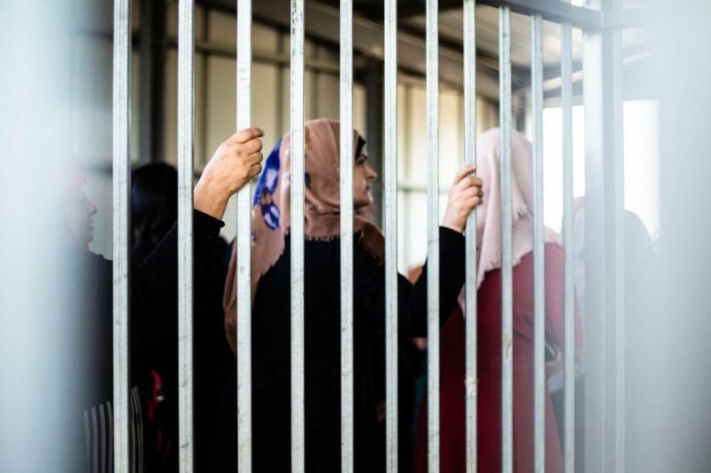 الاحتلال يواصل اعتقال ثلاث أسيرات حوامل ويحولهن إلى الاعتقال الإداري لمدة ستة أشهر