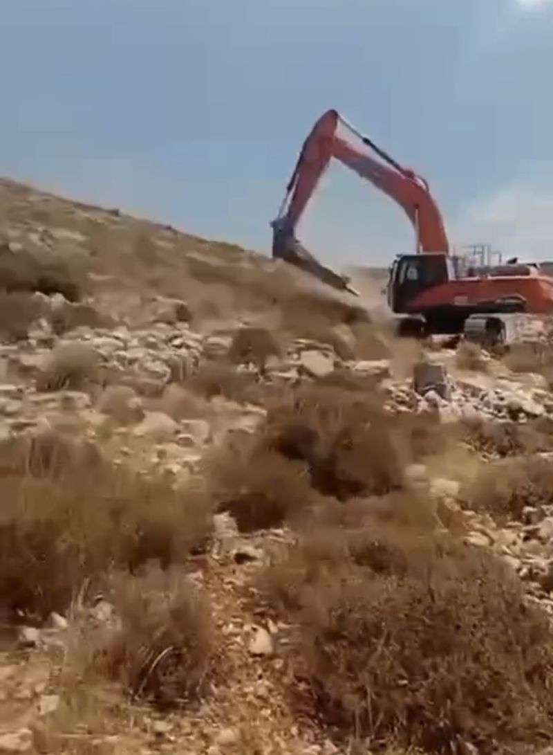 مستوطنون يشقّون طريقين استيطانيين في محافظة رام الله والبيرة