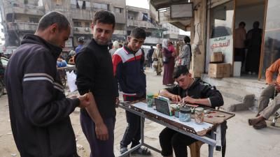 سياسات الاحتلال تصنع حالة ركود في أسواق غزة والشيكل الخامل يزيد المعاناة