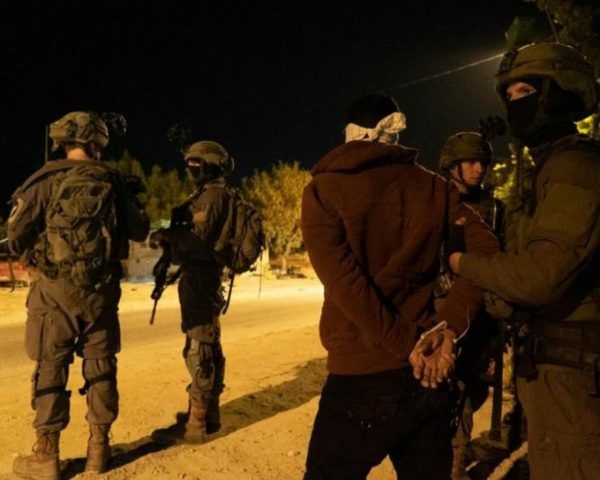 الاحتلال يعتقل 6 مواطنين في رام الله والقدس