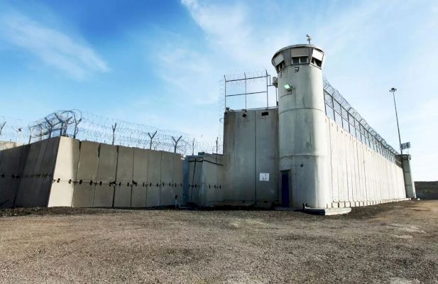 مؤسسات الأسرى تدعو عائلات المعتقلين حديثًا للإبلاغ عن حالات الاعتقال خلال 24 ساعة