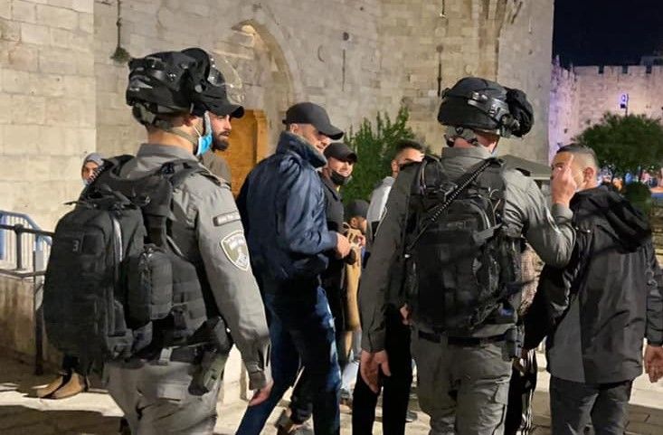 القدس: الاحتلال يعتقل نحو 15 مواطنًا خلال اقتحام متواصل لقرية مخماس