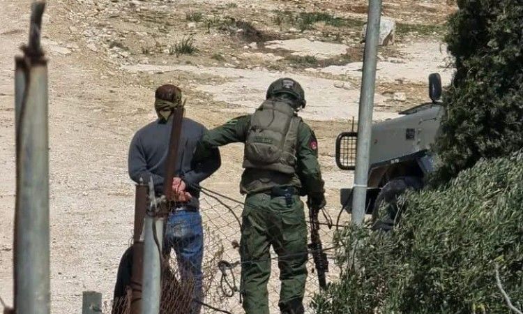 الاحتلال يعتقل أسيرا محررا من مخيم عقبة جبر جنوب أريحا